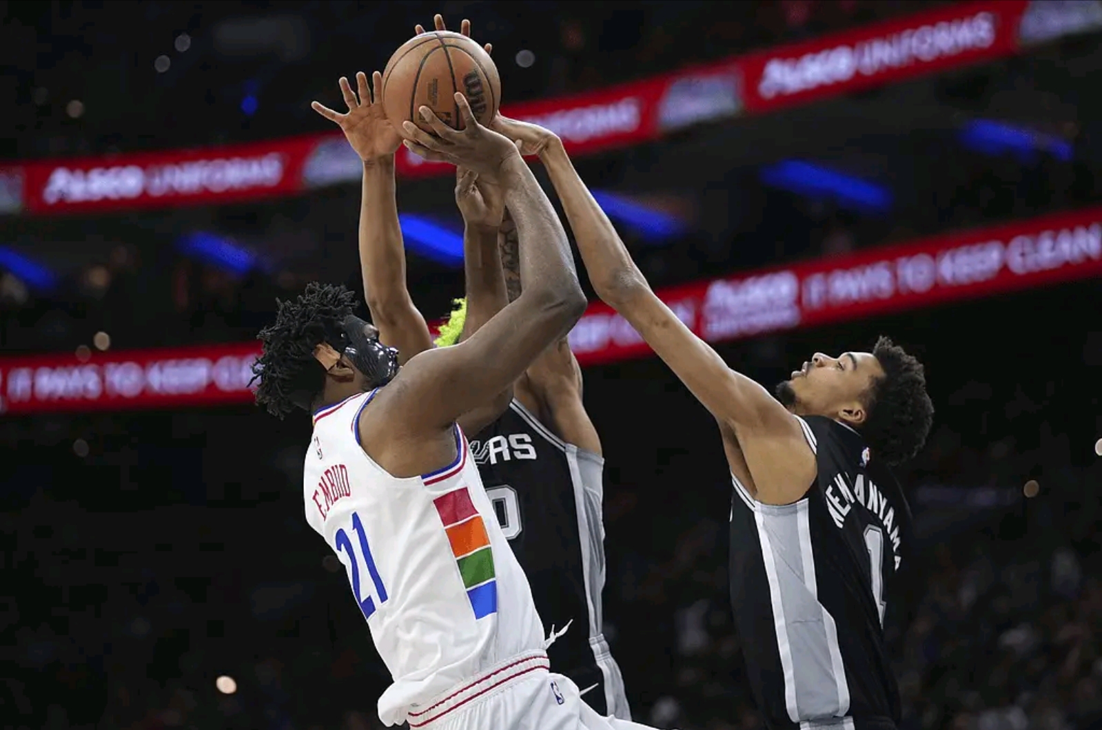 华体会网址-离谱！今夜阿森纳调整名单以备欧超杯圣安东尼奥马刺扳平良机备战欧篮联，波士顿凯尔特人围绕NBA总决赛豪取连胜的简单介绍