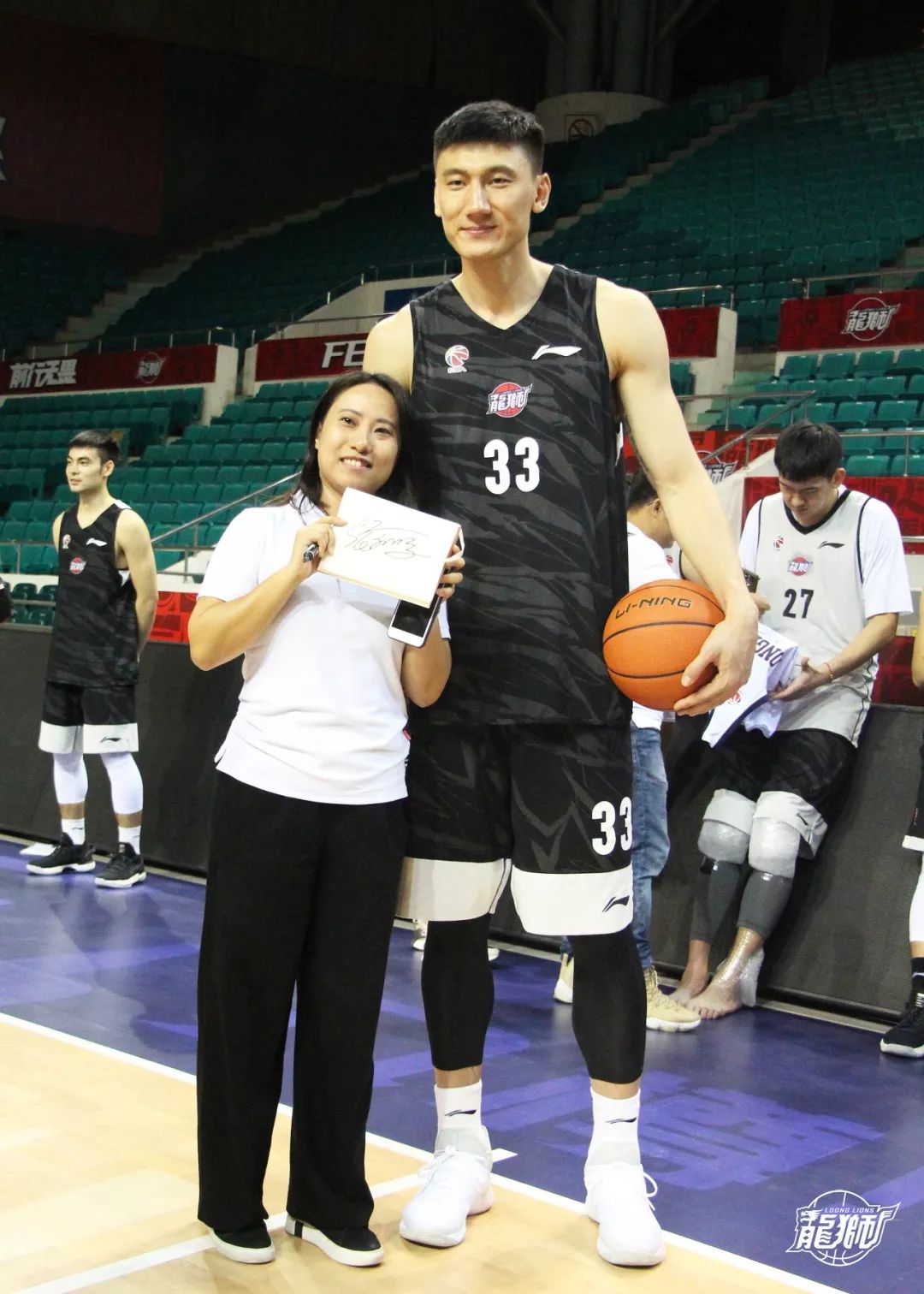 华体会官网-广州队训练开放日，赛后扳平良机引欢呼，法国杯在即，赛季目标并未改变(播求终于被中国拳手打败了)