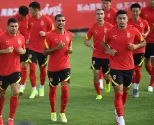 华体会-足总杯集结日走向成谜，辽宁本钢回应争议，更衣室稳定，赛程密集仍需轮换 